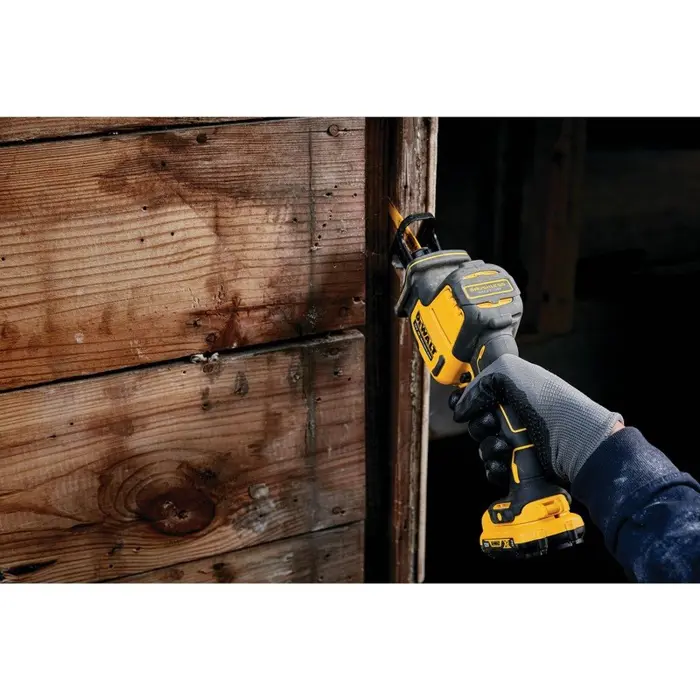 12v-xr-reciprocating-saw-2-aku-2ah-74710-wlononwcreh46.webp