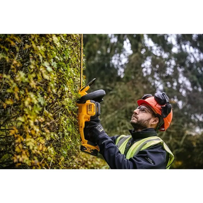 18v-xr-brushless-hedge-trimmer-55cm-carton-65584-wlononwcr0363.webp