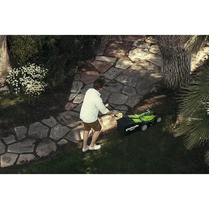 40v-35cm-cordless-mower-greenworks-g40lm35-2501907-62907-nakgrwkos0026.webp