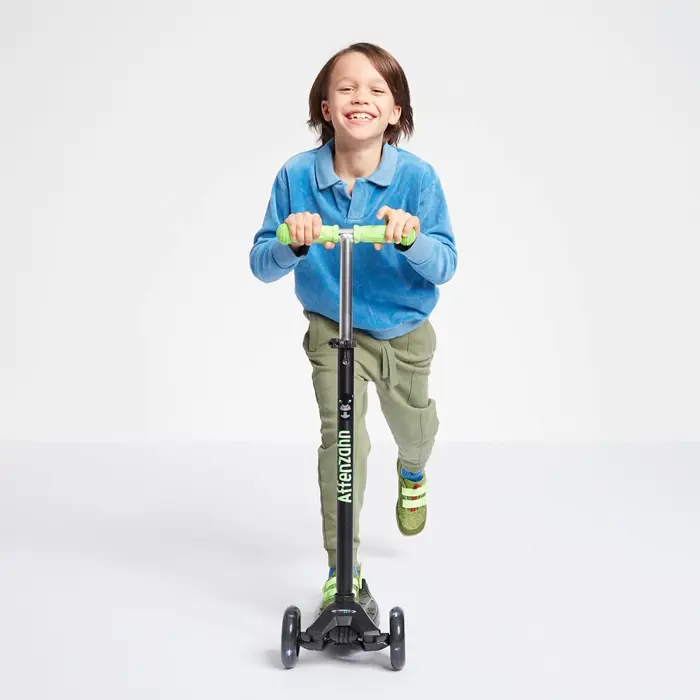 affenzahn-micro-roller-maxi-panther-scooter-blackgreen-74133-afz-mma-001-040-w.webp
