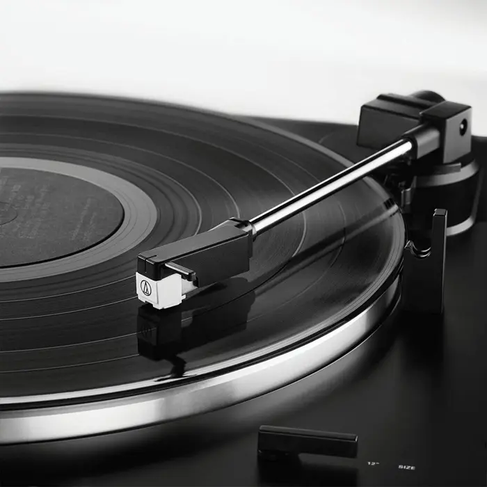 audio-technica-at-lp60xbtwh-turntable-black-bluetooth-75359-at-lp60xbtwh-w.webp
