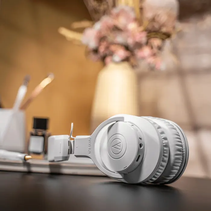 audio-technica-ath-m20xbtwh-headphones-white-usb-c-35-mm-jac-97920-ath-m20xbtwh-w.webp