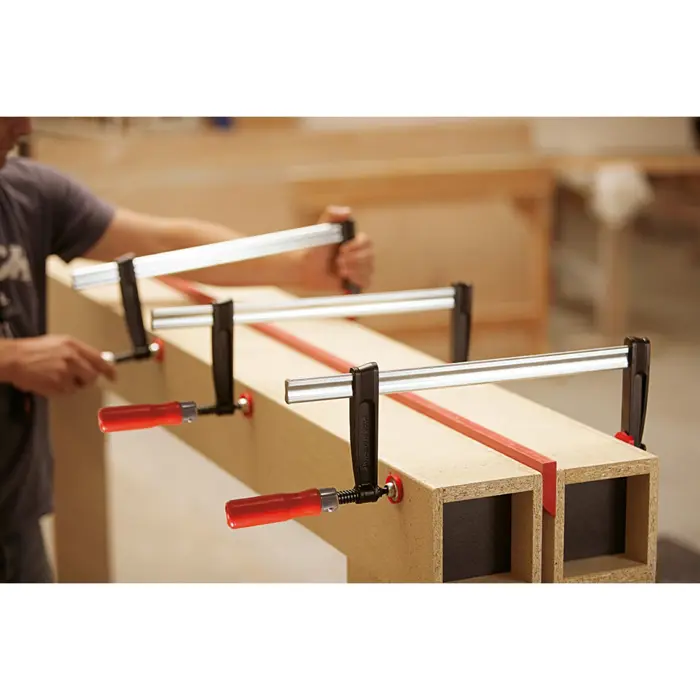 bessey-malleable-cast-iron-screw-clamp-tpn30b8be-redblack-30-72255-tpn30b8be-w.webp