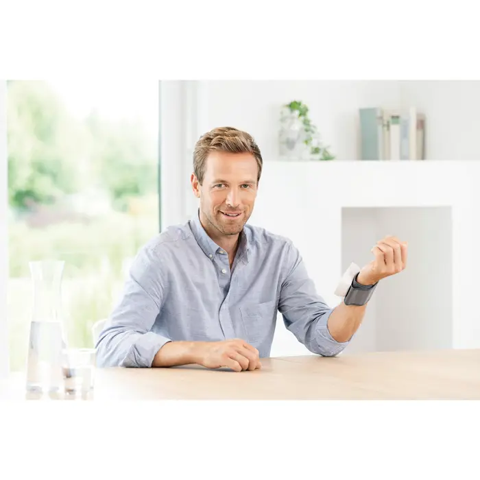 beurer-bc-21-talking-wrist-blood-pressure-monitor-white-29948-65046-w.webp