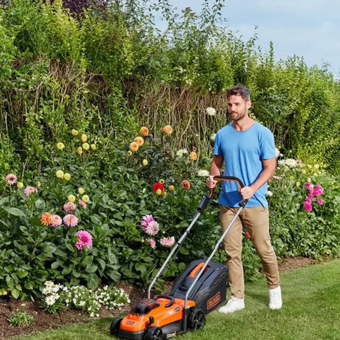 black-decker-bcmw3318l2-push-lawn-mower-battery-black-orange-89930-wlononwcrbw85.webp