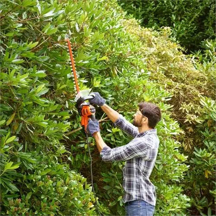 black-decker-behts401-power-hedge-trimmer-double-blade-500-w-43996-wlononwcritmj.webp