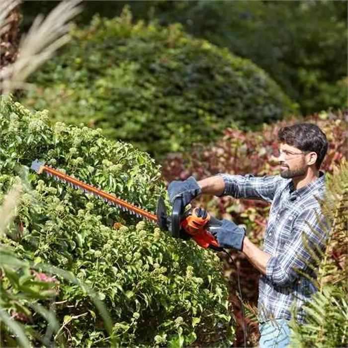 black-decker-behts401-power-hedge-trimmer-double-blade-500-w-57773-wlononwcritmj.webp