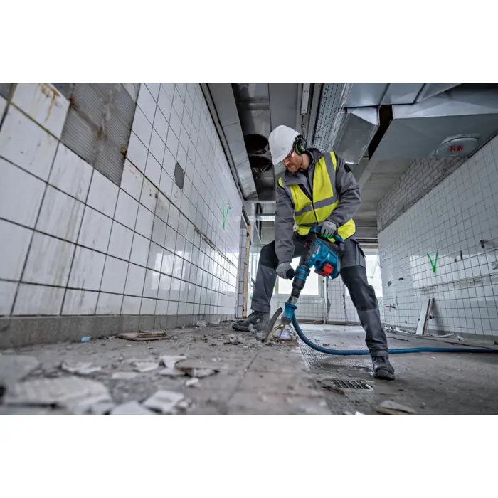 bosch-cordless-hammer-drill-biturbo-gbh-18v-40-c-professiona-92824-0611917100-w.webp