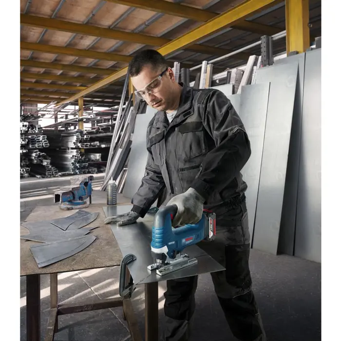 bosch-cordless-jigsaw-gst-18v-125-b-professional-solo-18-vol-56333-06015b3001-w.webp