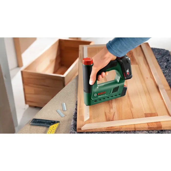 bosch-universaltacker-18v-14-18volt-electric-tacker-greenbla-69166-06032a7000-w.webp