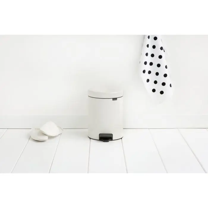 brabantia-waste-bin-5l-white-24204-e0003112.webp