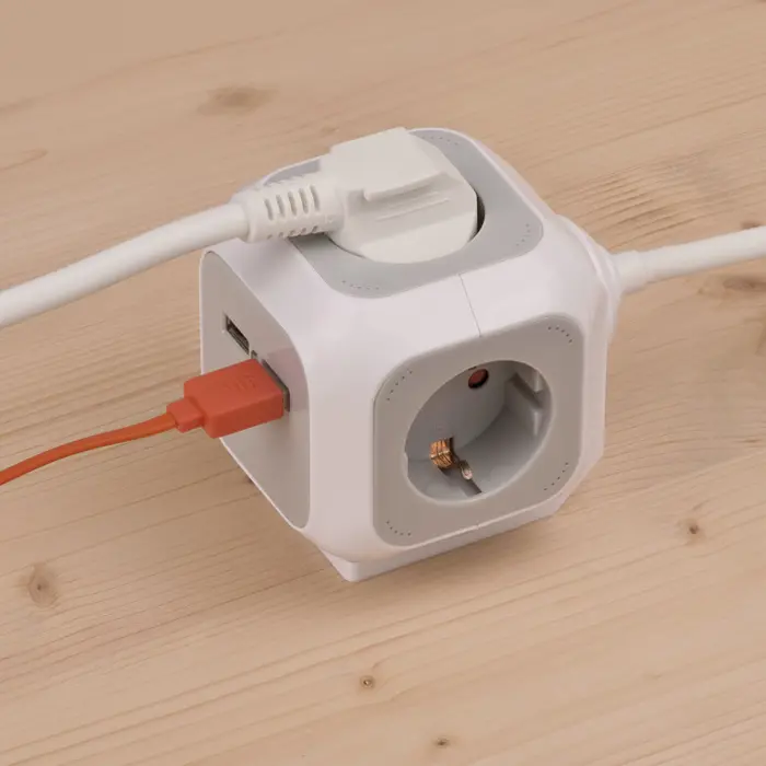 Brennenstuhl 4-way socket cube + USB