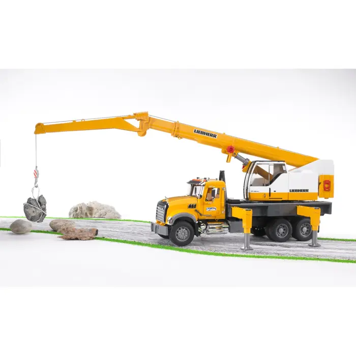 bruder-mack-granite-liebherr-crane-truck-02818-81162-02818-w.webp