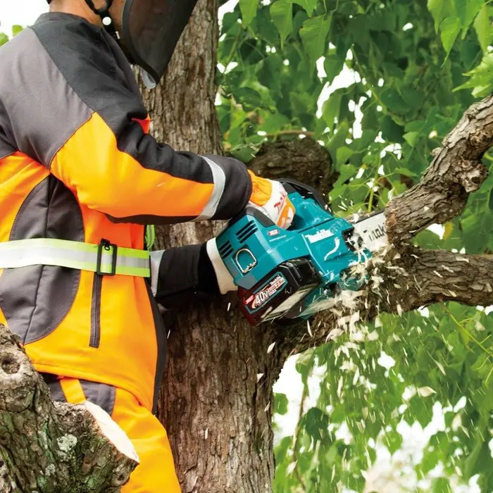 chainsaw-40v-xgt-35cm-uc004gm102-makita-79208-wlononwcrfrk6.webp