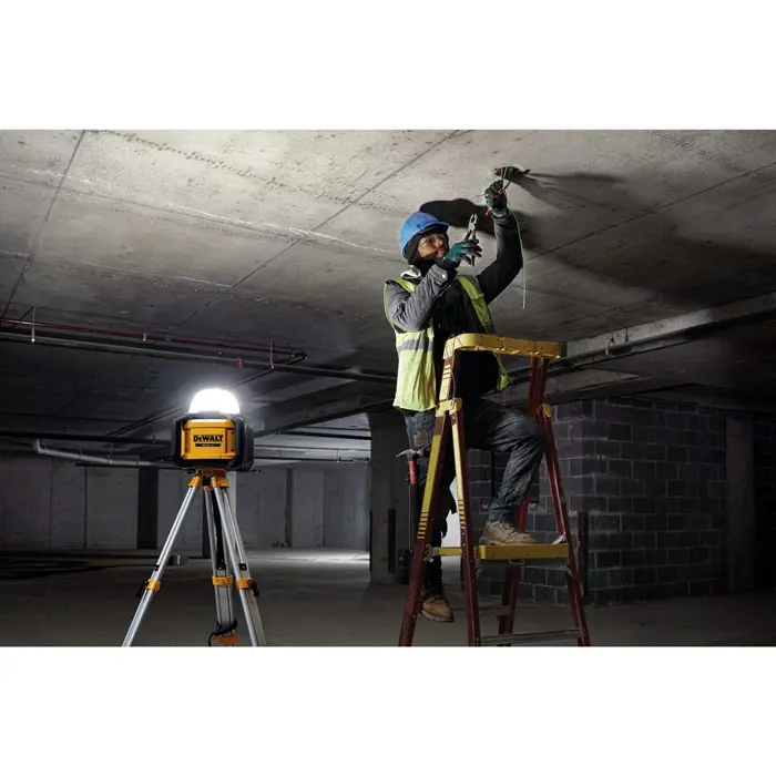 dewalt-cordless-construction-spotlight-90975-wlononwcr0359.webp
