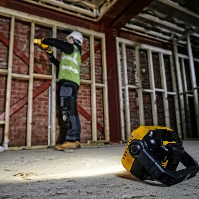 dewalt-dcl077-xj-work-light-black-yellow-79792-nakdewlpr0001.webp