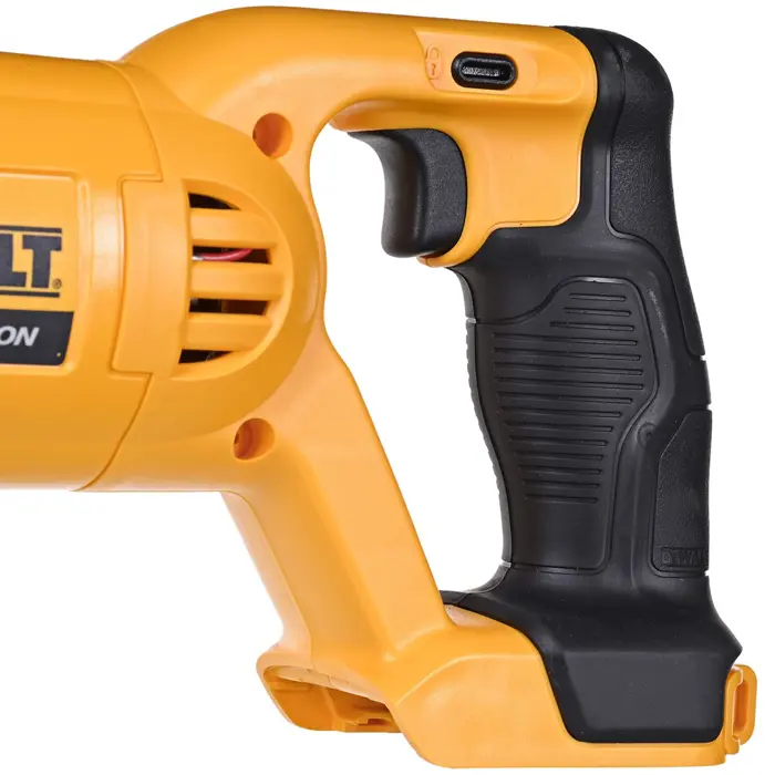 dewalt-dcs380n-sabre-saw-286-cm-blackyellow-33837-nakdewpis0001.webp
