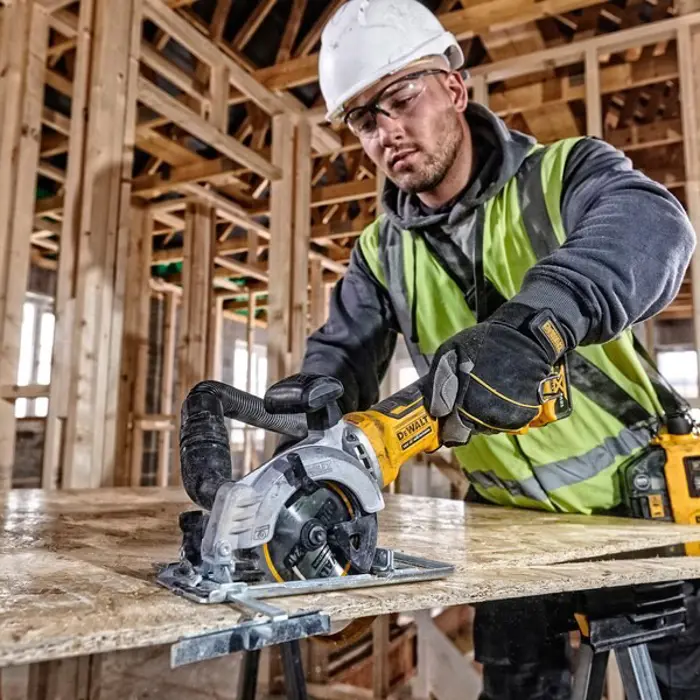 dewalt-dcs571nt-xj-portable-circular-saw-115-mm-18v-t-stak-b-17032-wlononwcrbiuh.webp