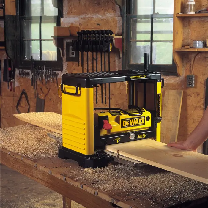 dewalt-dw733-benchtopthickness-planer-1800-w-10000-rpm-56339-neldewstr0005.webp