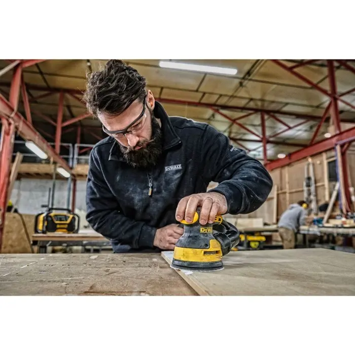 dewalt-dwe6423-qs-portable-sander-orbital-sander-12000-opm-b-29671-neldewsmi0002.webp