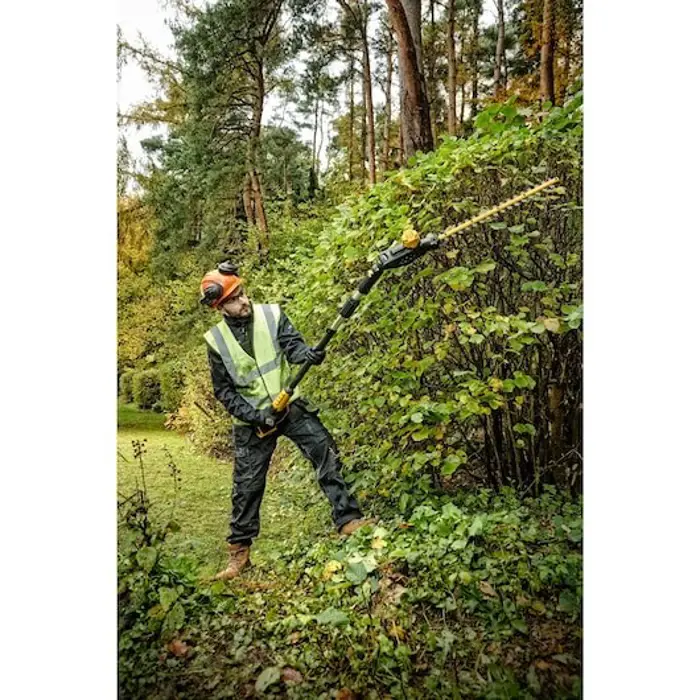 dewalt-hedge-trimmer-18v-dcmph566p1-1x50ah-on-pole-99671-wlononwcrcse2.webp