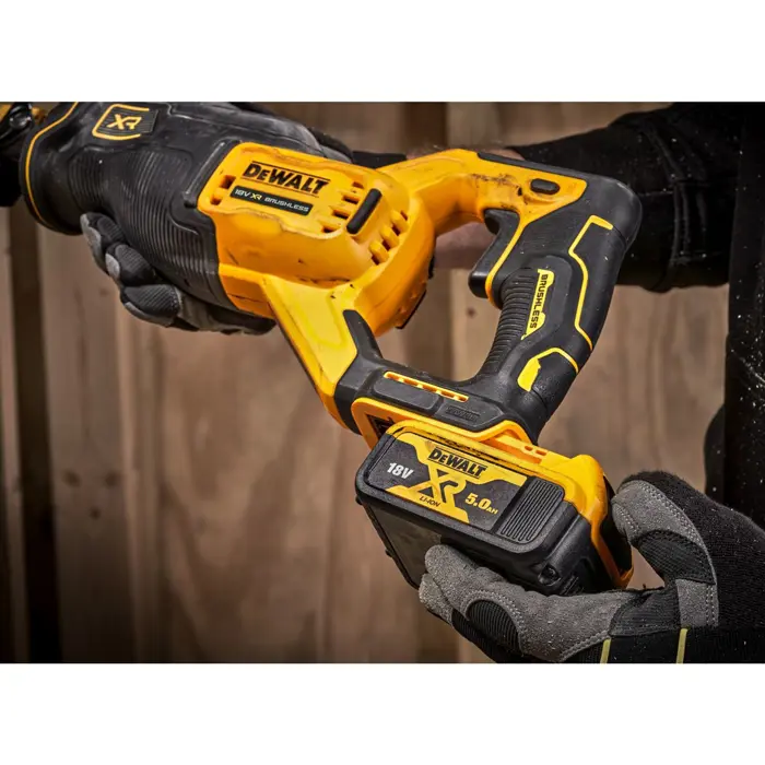 dewalt-pila-szablasta-18v-dcs382n-15368-wlononwcr0471.webp