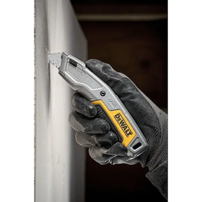 dewalt-utility-knife-with-retractable-blade-40535-wlononwcrednr.webp