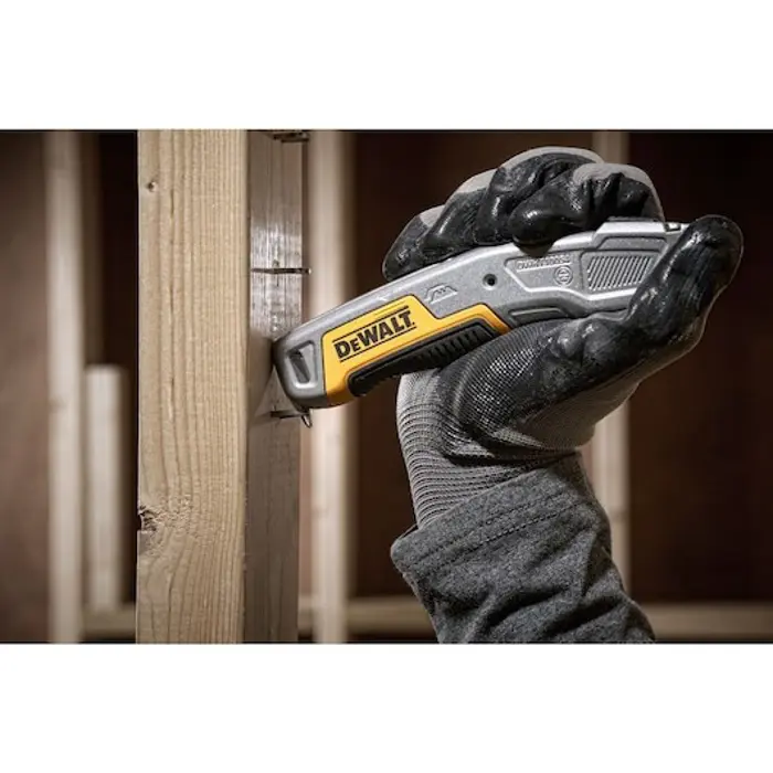 dewalt-utility-knife-with-retractable-blade-52945-wlononwcrednr.webp