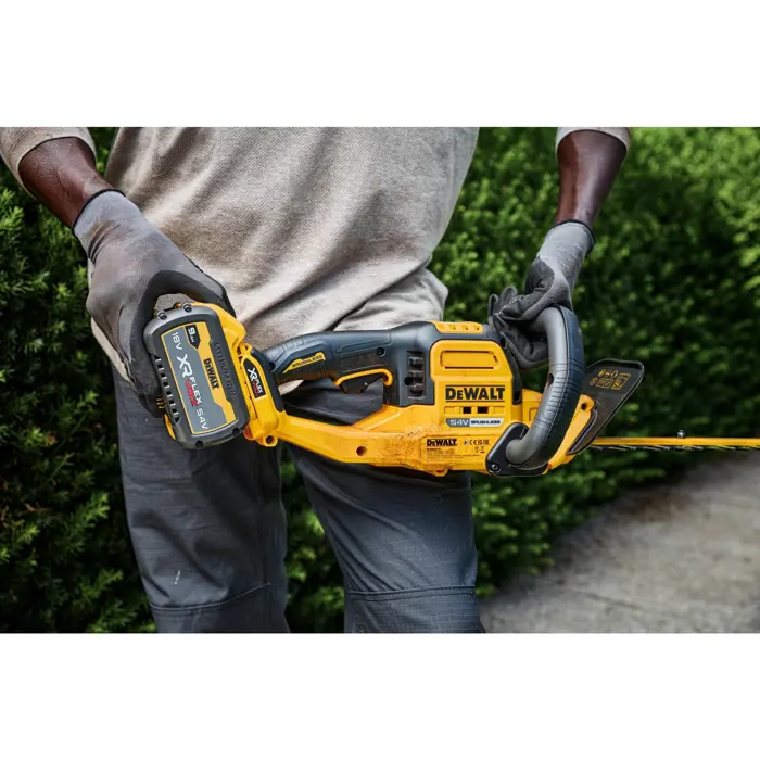 dewalt-xr-flexvolt-cordless-hedge-trimmer-dcmht573x1-54-volt-60852-dcmht573x1-qw-w.webp