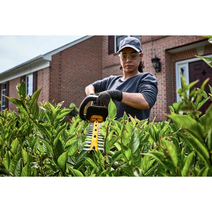 dewalt-xr-flexvolt-cordless-hedge-trimmer-dcmht573x1-54-volt-61649-dcmht573x1-qw-w.webp