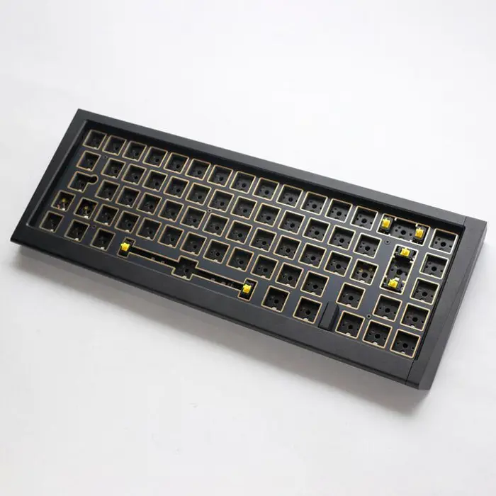 ducky-outlaw-65-gaming-keyboard-barebone-black-iso-87119-wlononwcra440.webp