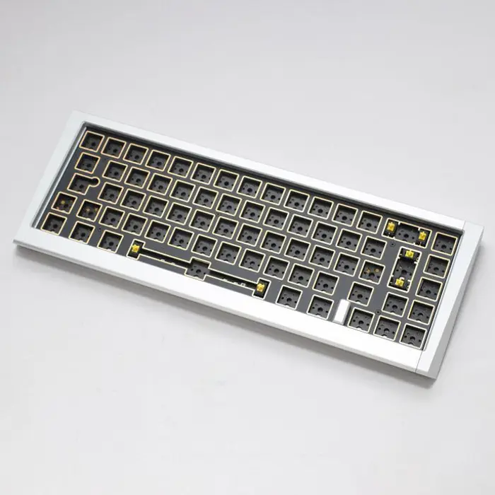 ducky-outlaw-65-gaming-keyboard-barebone-silver-ansi-79947-wlononwcra446.webp