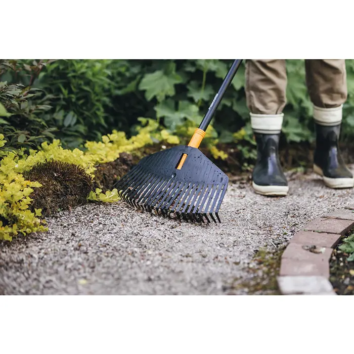 fiskars-solid-handle-blackorange-15128-1014913-w.webp