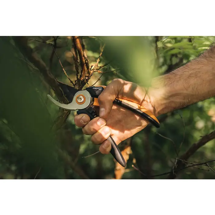 fiskars-solid-l-bypass-secateurs-p341-orangeblack-75561-1057164-w.webp