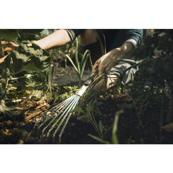 fiskars-xact-hand-fan-rake-blackstainless-steel-55085-1027044-w.webp
