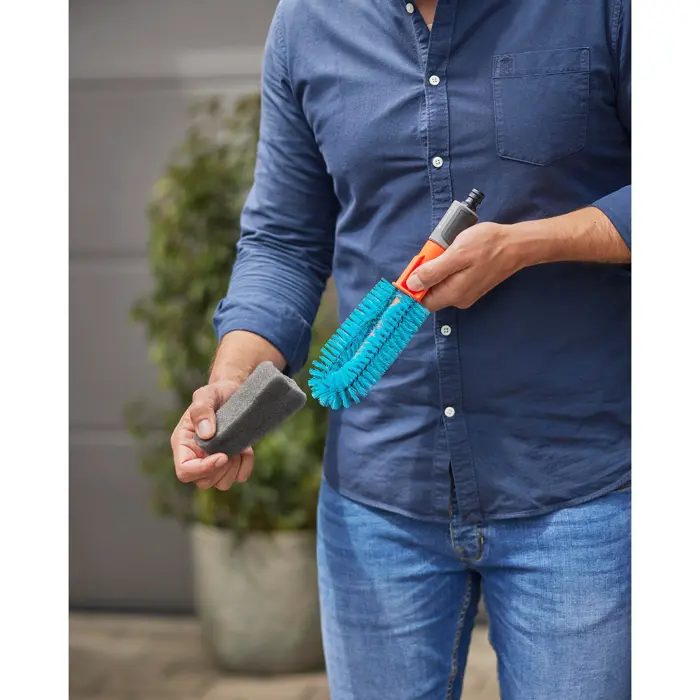 gardena-cleansystem-bicycle-brush-washing-brush-greyturquois-2635-18848-20-w.webp