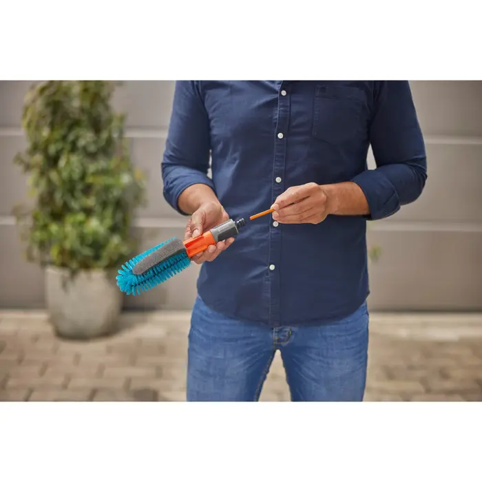 gardena-cleansystem-bicycle-brush-washing-brush-greyturquois-2981-18848-20-w.webp