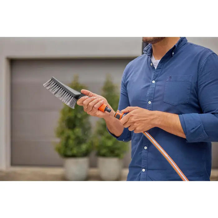 gardena-cleansystem-hand-brush-m-soft-washing-brush-grey-56201-18841-20-w.webp
