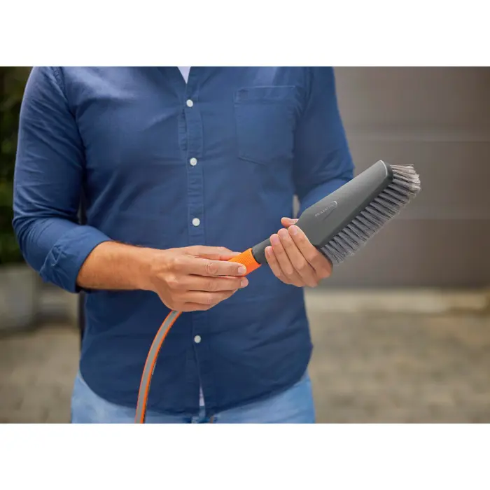 gardena-cleansystem-hand-brush-m-soft-washing-brush-grey-56453-18841-20-w.webp