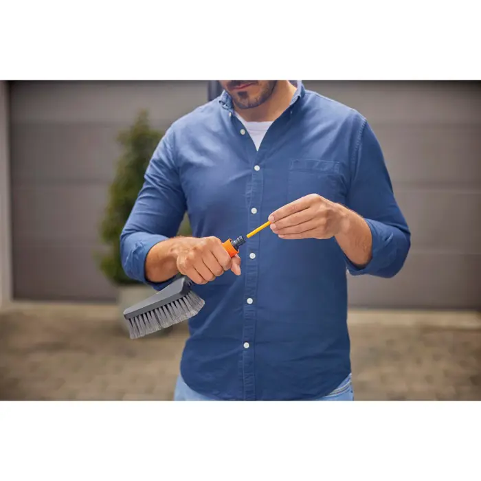 gardena-cleansystem-hand-brush-m-soft-washing-brush-grey-56846-18841-20-w.webp