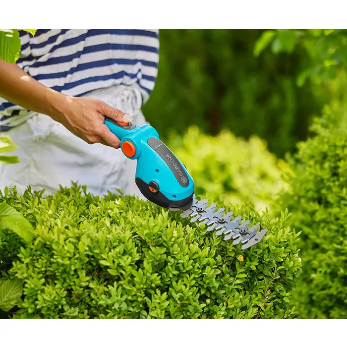GARDENA Cordless Grass Shears ComfortCut Li, 3.6 volts, set with shrub blade (turquoise/black, Li-ion battery 3.0 Ah)