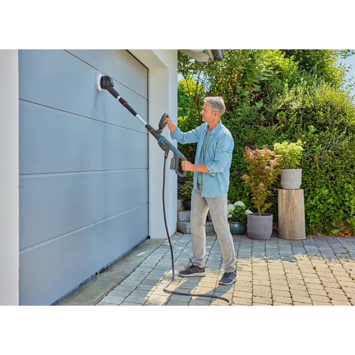 gardena-cordless-multi-cleaner-aquabrush-universal-18v-p4a-h-77022-14842-20-w.webp