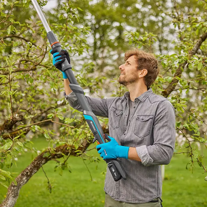 gardena-cordless-telescopic-pruning-shears-highcut-25018v-p4-31485-14774-55-w.webp