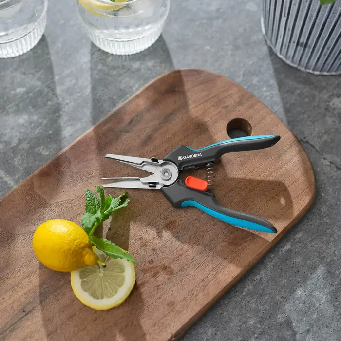 gardena-secateurs-gripcut-greyturquoise-herb-scissors-with-i-96803-12213-20-w.webp