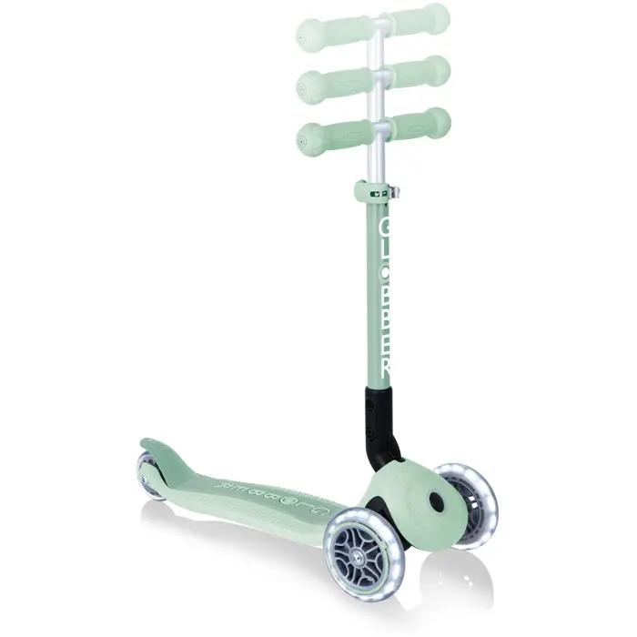 globber-junior-foldable-lights-eco-light-green-86191-692-505-w.webp