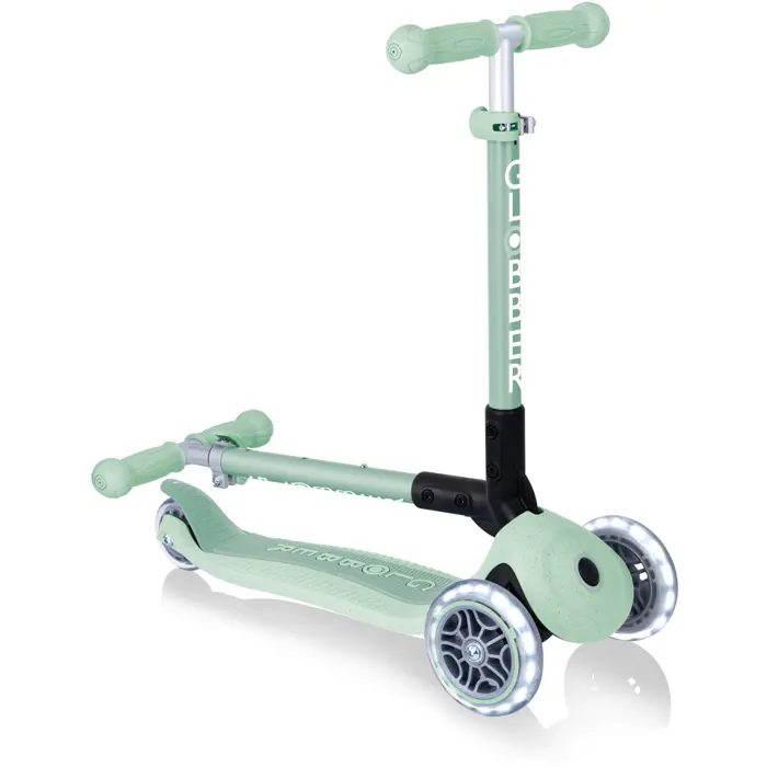 globber-junior-foldable-lights-eco-light-green-93404-692-505-w.webp