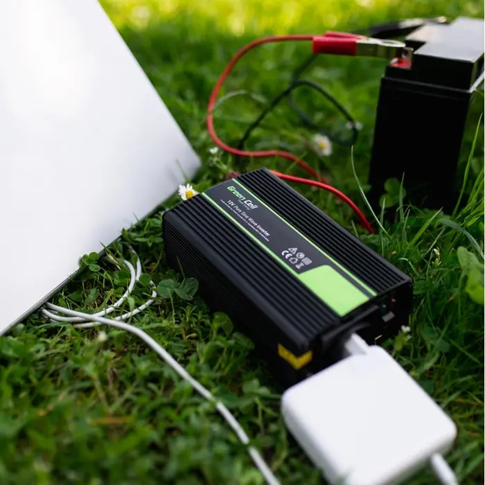 green-cell-inv14-power-adapterinverter-auto-300-w-black-16433-zsagceprz0011.webp