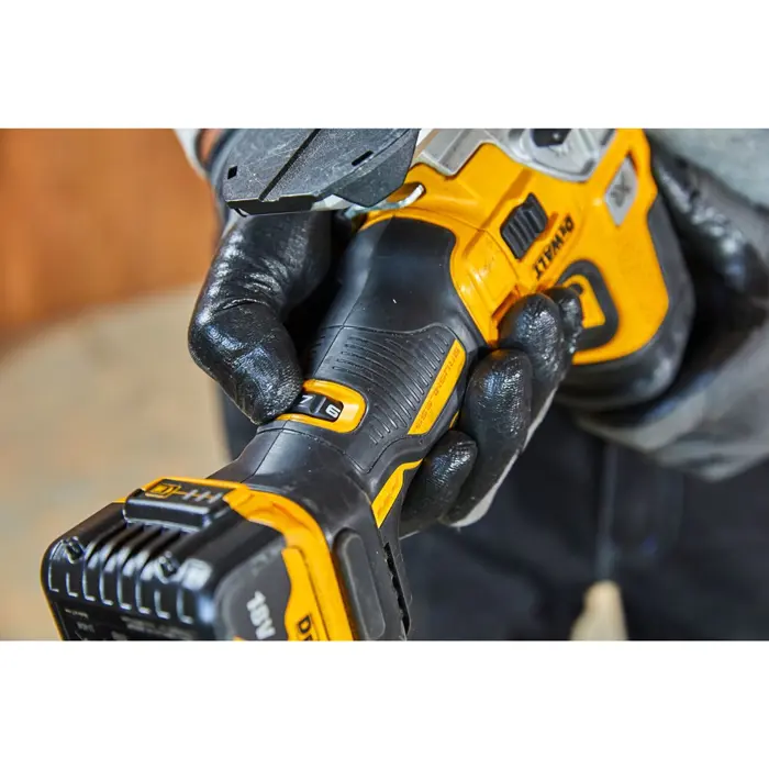 grip-jigsaw-dewalt-dcs335n-xj-41472-wlononwcrchje.webp
