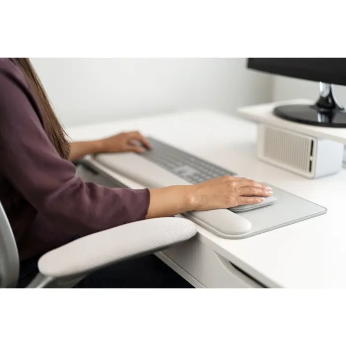 kensington-ergosoft-mouse-pad-with-wrist-rest-for-standard-m-70835-k50437eu-w.webp