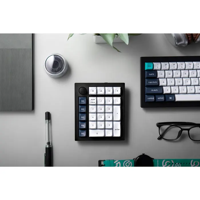 keychron-q0-max-numeric-keypad-blackwhite-gateron-jupiter-ba-57909-q0m-m4-w.webp